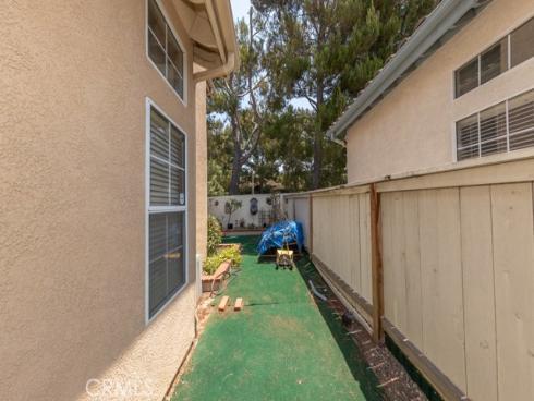 1042 S Laughingbrook   Court, Anaheim Hills, CA