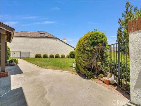 5995 E Avenida La Vida  , Anaheim Hills, CA