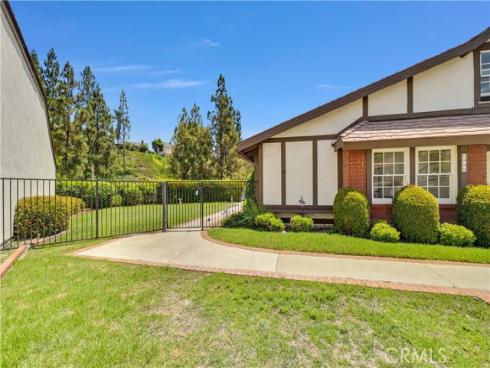 5995 E Avenida La Vida  , Anaheim Hills, CA