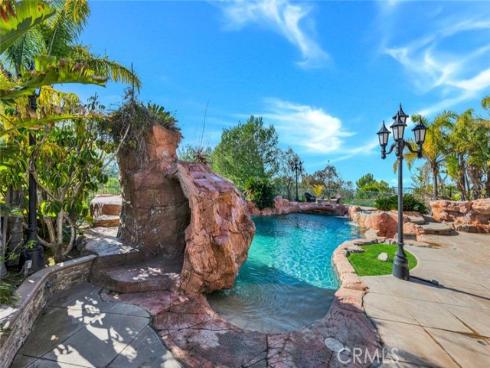 1025 S Sunstream Lane, Anaheim Hills, CA