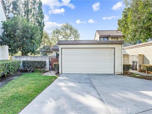 5560 E Vista Del Rio  , Anaheim Hills, CA