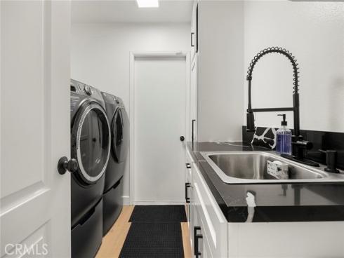 1041 S Falling Leaf   Circle, Anaheim Hills, CA