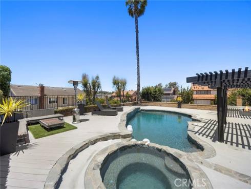 1041 S Falling Leaf   Circle, Anaheim Hills, CA