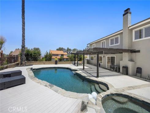 1041 S Falling Leaf   Circle, Anaheim Hills, CA