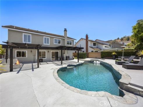 1041 S Falling Leaf   Circle, Anaheim Hills, CA