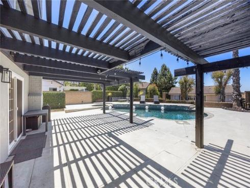 1041 S Falling Leaf   Circle, Anaheim Hills, CA