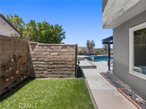 1041 S Falling Leaf   Circle, Anaheim Hills, CA