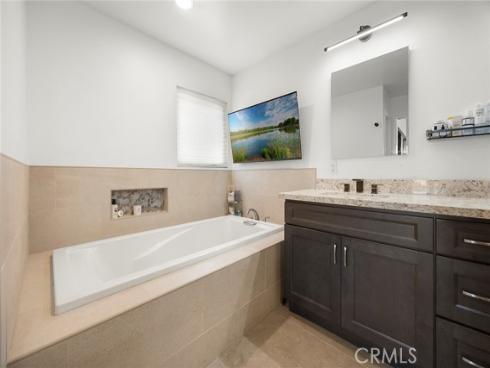 1041 S Falling Leaf   Circle, Anaheim Hills, CA