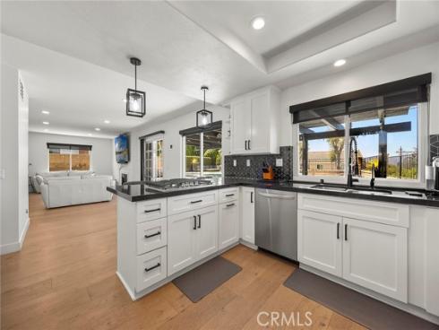 1041 S Falling Leaf   Circle, Anaheim Hills, CA