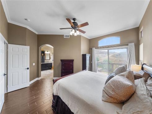 951 S Creekview Lane, Anaheim Hills, CA