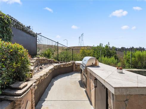 951 S Creekview Lane, Anaheim Hills, CA