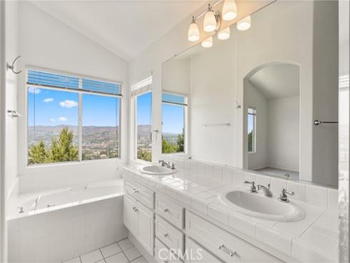 917 S Dylan Way, Anaheim Hills, CA