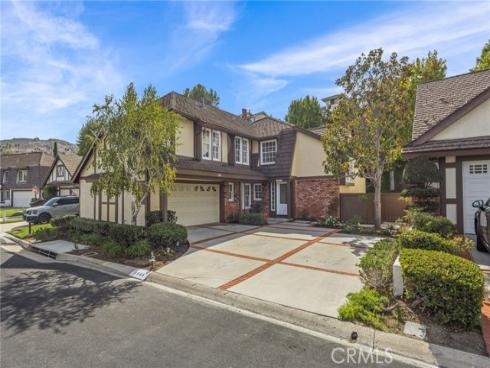 5984 E Avenida La Vida  , Anaheim Hills, CA