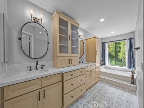 5984 E Avenida La Vida  , Anaheim Hills, CA