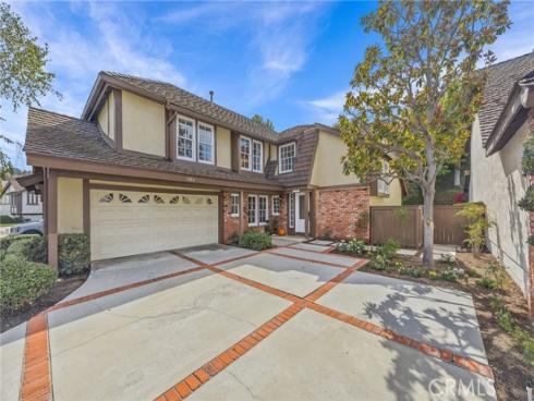 5984 E Avenida La Vida  , Anaheim Hills, CA