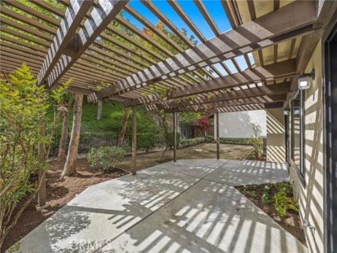 5984 E Avenida La Vida  , Anaheim Hills, CA