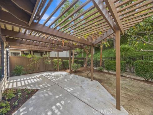 5984 E Avenida La Vida  , Anaheim Hills, CA