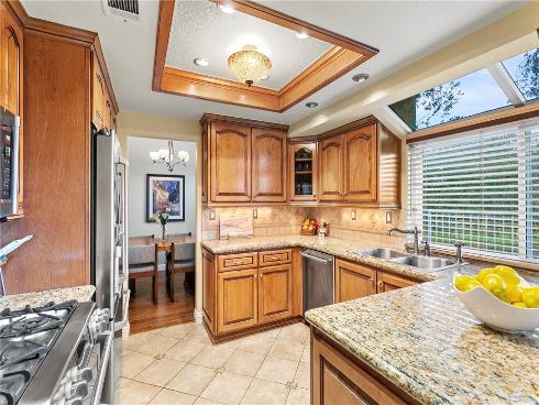 825 S Jacaranda Way, Anaheim Hills, CA