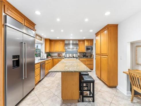 910 S Amherst   Circle, Anaheim Hills, CA