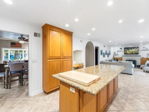 910 S Amherst   Circle, Anaheim Hills, CA