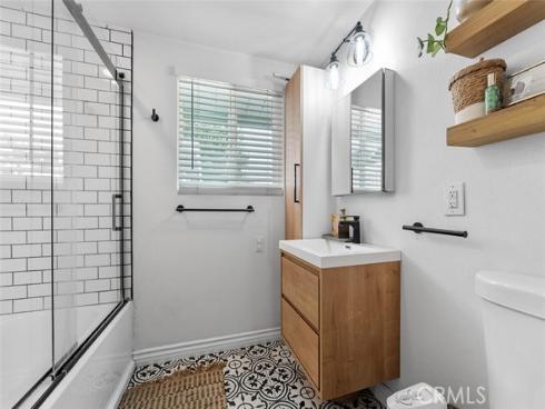 725 N Vine Street, Anaheim, CA