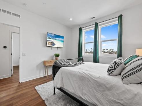 1531 W Bushell , Anaheim, CA