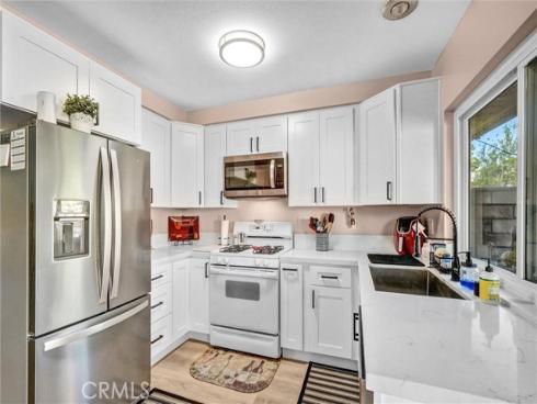 950 S Pearwood Lane, Anaheim, CA