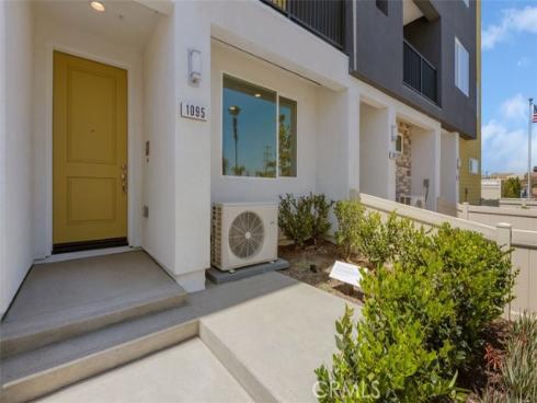 1095 N Harbor   Boulevard, Anaheim, CA