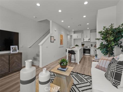 1095 N Harbor   Boulevard, Anaheim, CA