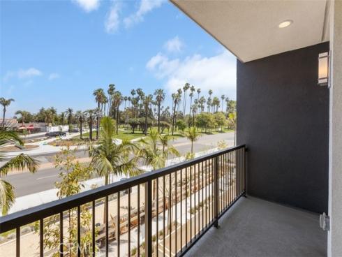 1095 N Harbor   Boulevard, Anaheim, CA