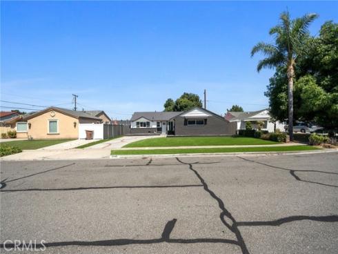 2945  W Bridgeport   Avenue, Anaheim, CA