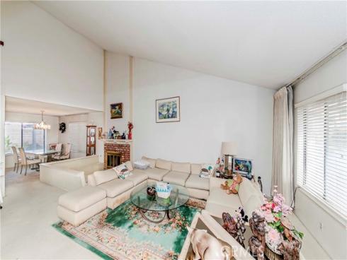 2586 E Riles   Circle, Anaheim, CA