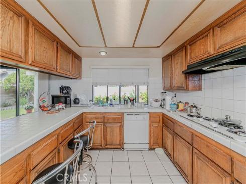 2586 E Riles   Circle, Anaheim, CA