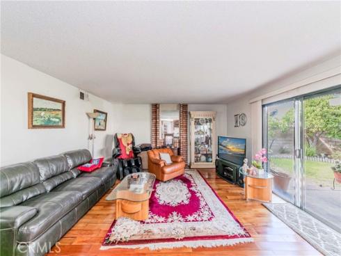 2586 E Riles   Circle, Anaheim, CA