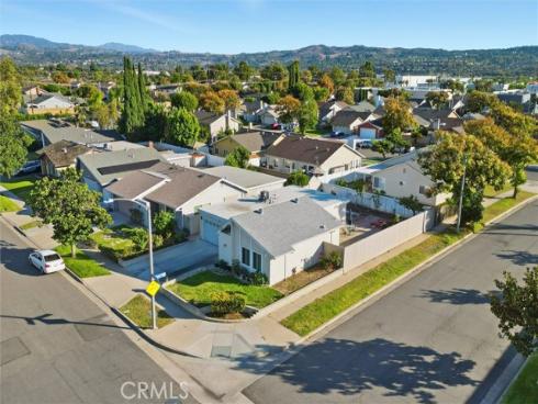 5018 E. Budlong Street