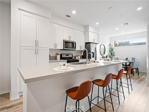 677 S District  , Anaheim, CA