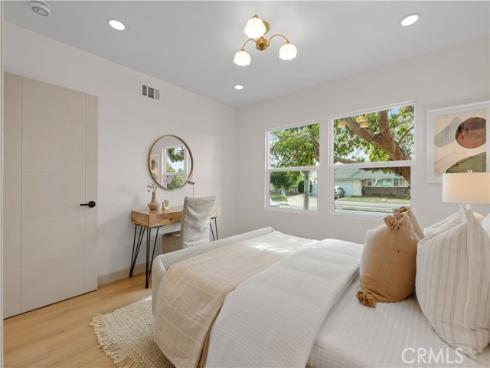 925 W Autumn , Anaheim, CA