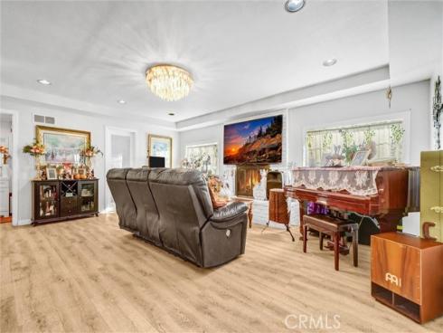 1341 S Pembrooke Lane, Anaheim, CA