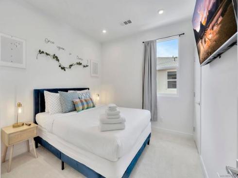 1531 W Bushell St  , Anaheim, CA