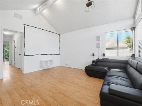 933 S Downey  20 , Anaheim, CA