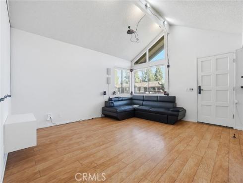 933 S Downey  20 , Anaheim, CA