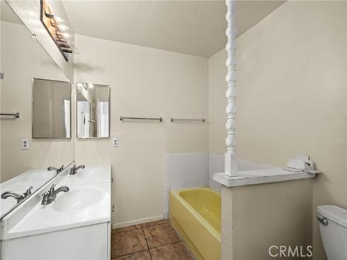 2011 W Katella 3 , Anaheim, CA