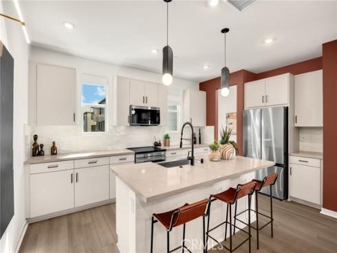 101 S. Laxore Street 203