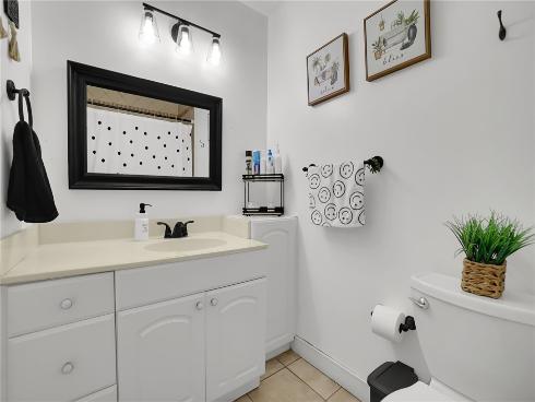 1795 W Glenoaks   Avenue, Anaheim, CA