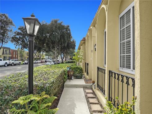 1795 W Glenoaks   Avenue, Anaheim, CA