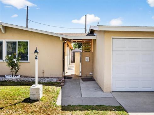 1813 W Westmont   Drive, Anaheim, CA