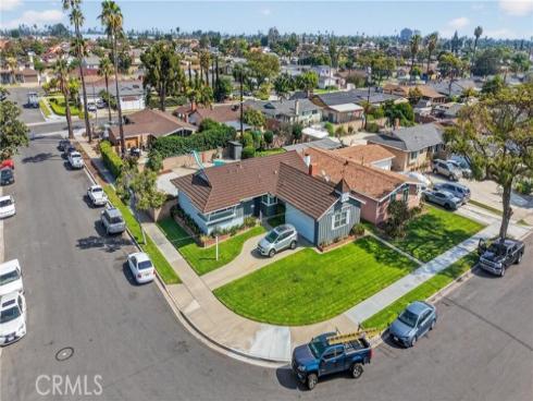 1575 W Edithia  , Anaheim, CA