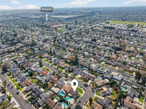 1575 W Edithia  , Anaheim, CA