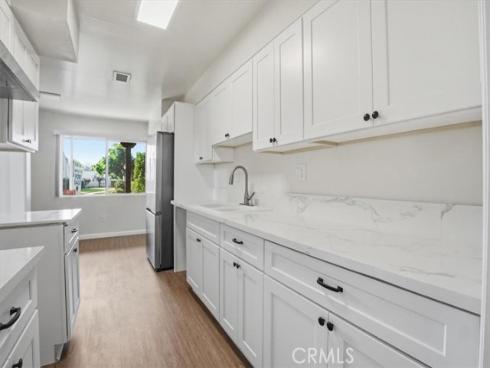 2011 W Katella  , Anaheim, CA