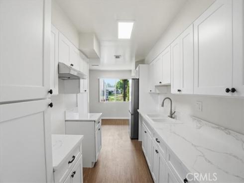 2011 W Katella  , Anaheim, CA